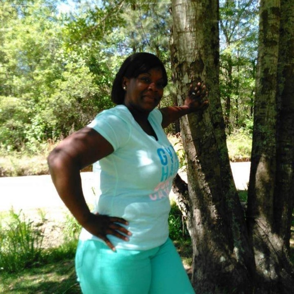 Meet your Posher, April - Picture 1 of 1